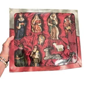 Holiday Time VTG 11 Piece Porcelain Nativity Set in  Box Holy Family Christmas